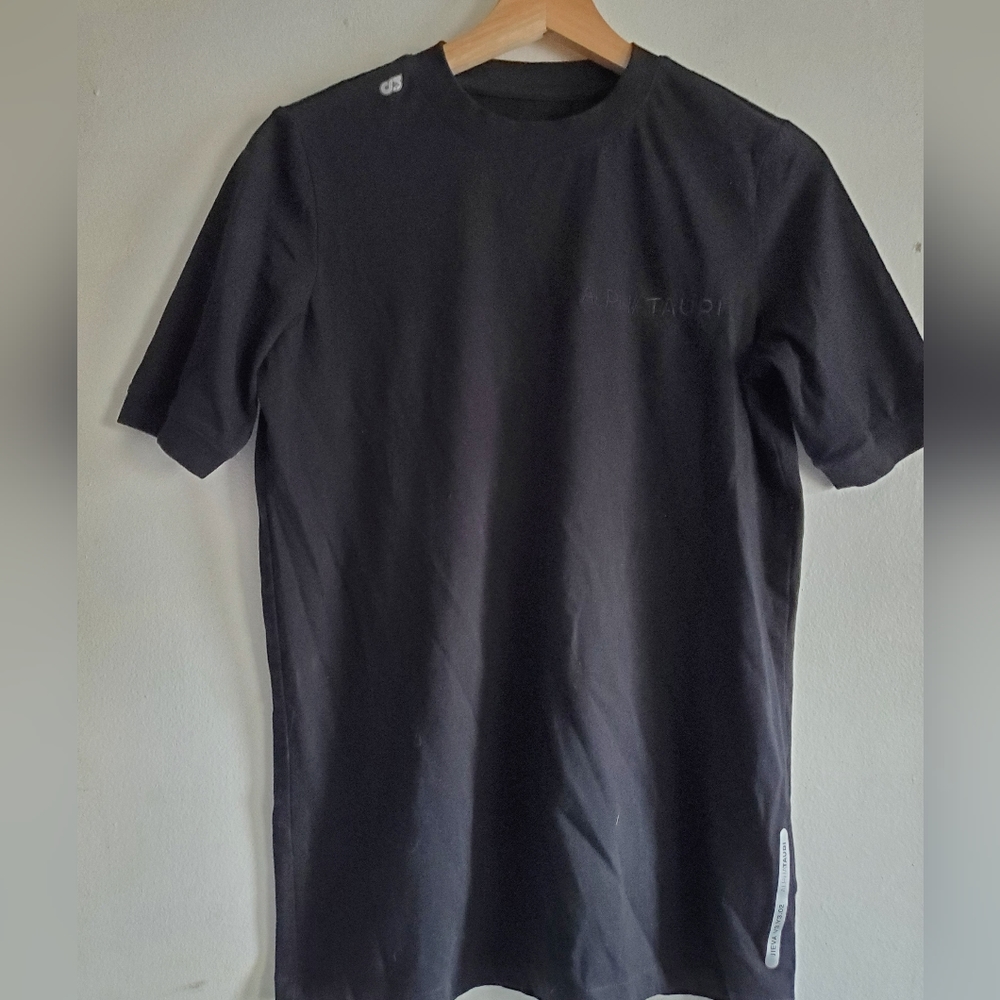 Alpha tauri men's t shirt size small.